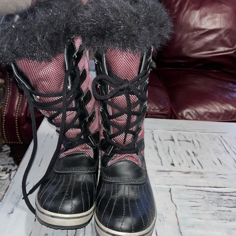 Sorel Pink and Black womens boots